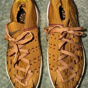 NWOT OR BOX Nike Knit Sneakers in WHEAT. Size 9.